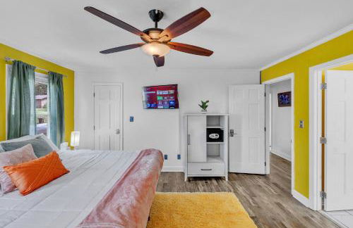 Firepit Games Grill Hot Tub Arcade & King Bed - Photo 56