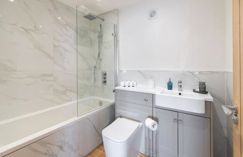 Sleek & Cozy 2BR Apartment for Your Stay # 3 - Foto 6