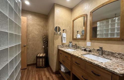 Best location in the heart of lions head, Ski lockers, jacuzzi and pool - Photo 19