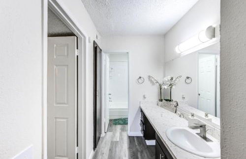 Bright & Stylish 1BR Free WiFi Free Parking - Foto 5