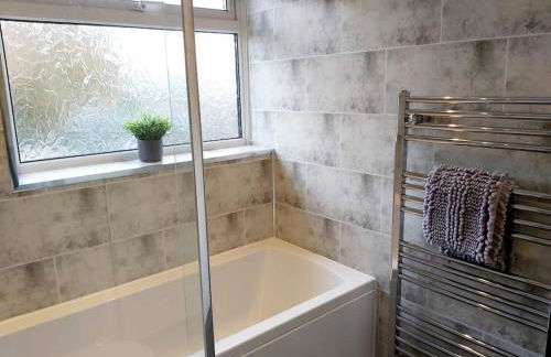 Croeso; Cosy and ideally located for mountains and beaches - Photo 19