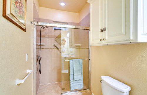 Ocean-View Balcony! Coastal Haven in Crystal Beach - Foto 14