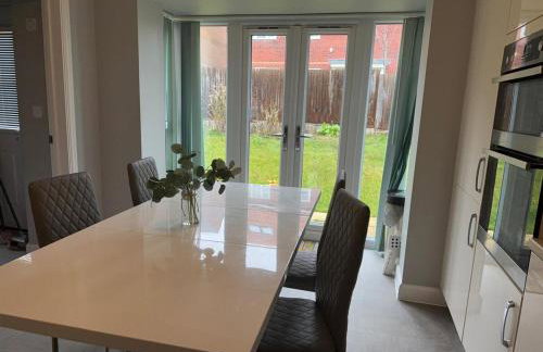 Spacious Modern 4-Bedroom Detached Home in Corby - Foto 17