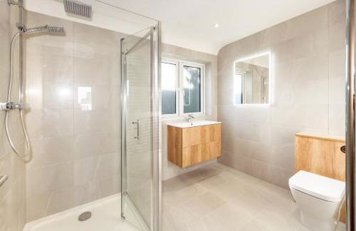 NEW! Stunning & Huge 5BR with Parking & Garden - Perfect for Families & Groups! Excellent Location - Foto 8