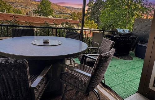 Lakeside luxury with hot tub and pool - Foto 3