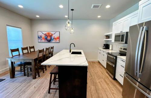 Alpine Escape Luxury Retreat, Hot Tub, Walkable, Mountain Views, 3 King Beds - Foto 10