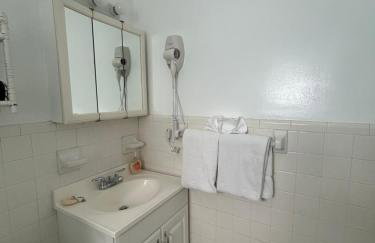 Bahama Beach Club Pompano - Fort Lauderdale - Charming and Cozy Studios & Apartments close to Beach with heated Pool - Photo 87