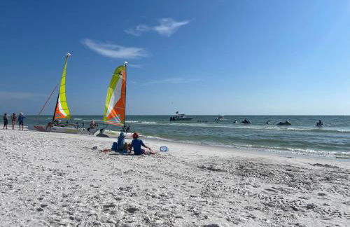 Absolute Anna Maria-Private Beach Access-Heated Pool-Water Views From Every Room - Foto 45