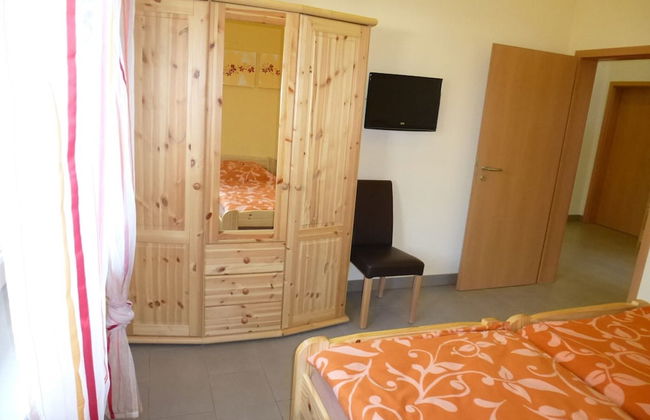 Relaxing Holiday Home in Willersdorf in the Forest - Photo 4