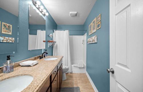 Modern Oceanside Stay with Yard & Laidback Vibes - Foto 13