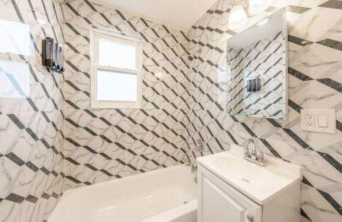 Modern 2BR 8 mins to Penn Station with WiFi Laundry - Foto 18