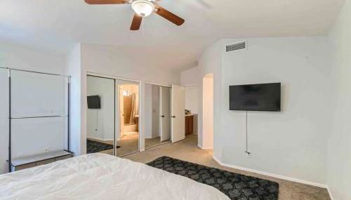 Modern Spacious 3 BR Home Pool and Game - Foto 4