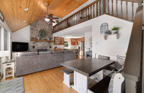 Relaxing Lakefront Retreat w/ Hot Tub & Dock - Foto 42