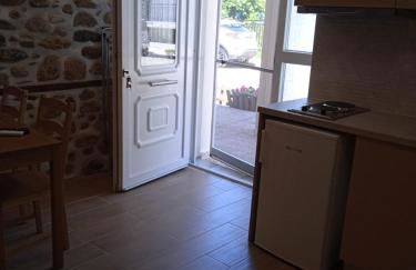 Marina's Apartments - White & Stone Apartment - Photo 9