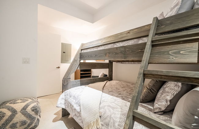 Luxury 4BR Townhouse in Downtown Toronto - Photo 9