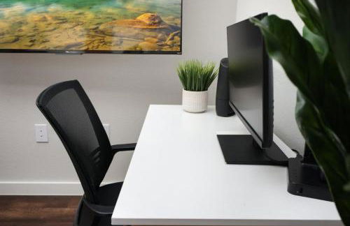 1BR Escape w Pool,Gym-Near Rvrwalk,Dome & Cnv Ctr - Foto 8