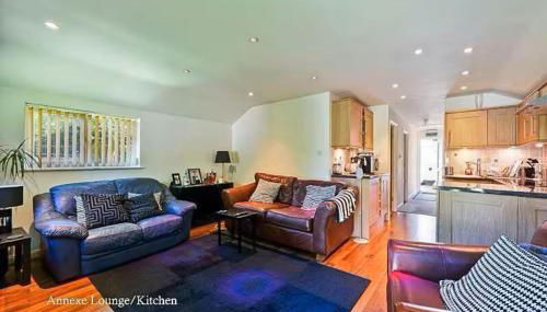 Beautiful 2 bedroom property in Sutton - Photo 1