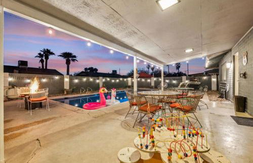 Vacation House! 6BR, FREE Heated Pool, Arcade & Hot Tub - Photo 20