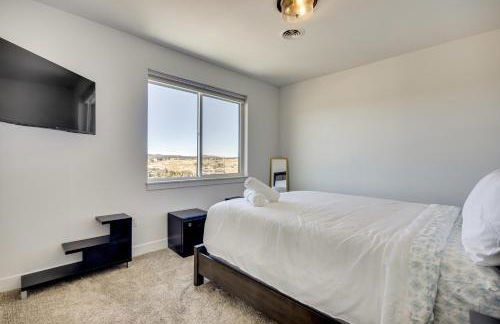 Group Getaway in Monument! High-End Home with Views - Foto 27