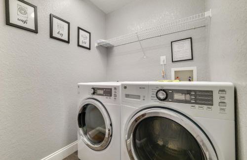 Private Pool and Hot Tub Modern Davenport Home! - Foto 23