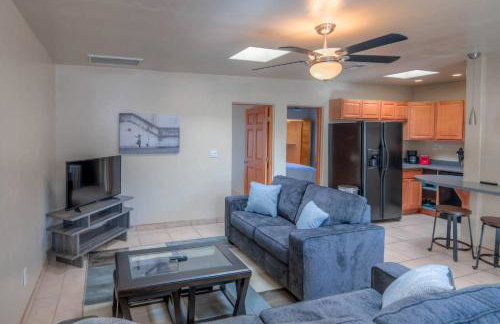 Appealing Quiet and Private Modern 2 Bedroom - Foto 16