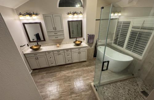 Riverside Views & Pool Retreat - Foto 20