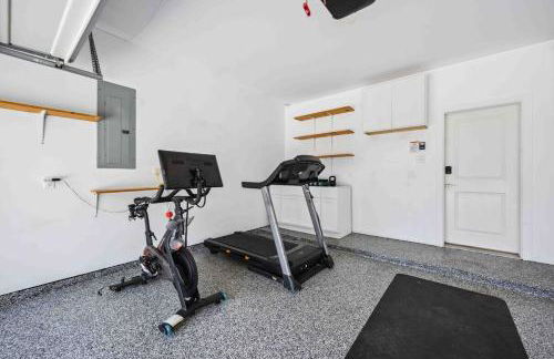 Resort vibe with Pool and Hot tub Downtown skyline views - Photo 13