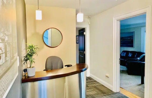 Professional Three Bedroom Condo Suite - Foto 7