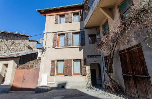 Le bélier 2nd étage avec balcon au centre ville d'Embrun climatisé - Photo 11