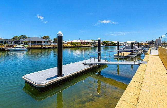 A Waterside Paradise - Foto 29