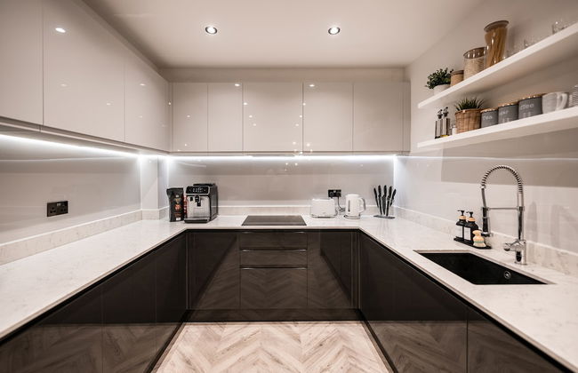 Exquisite 6 Bedroom Luxury Home - Foto 17