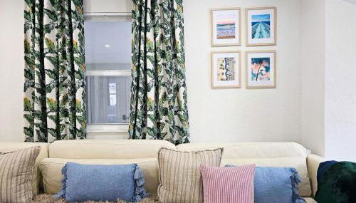 The Ruby - Hot Tub - King beds - Close to LMC - Foto 4