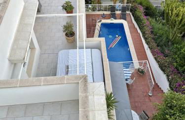 Entire villa with pool, ocean & mountain views - Foto 29