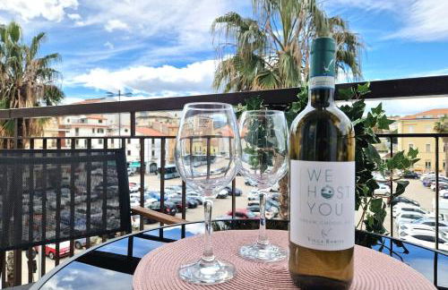 Centro Piazza Wi-Fi AC Balcony Design by WE HOST YOU - Foto 18