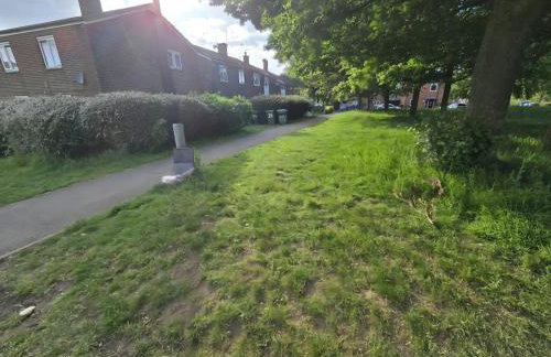 2ndHomeStays- Willenhall-A Serene 3 Bed House with a Garden View-Suitable for Contractors and Families-Sleeps 9 - 7 mins to J10 M6 and 21 mins to Birmingham - Foto 23