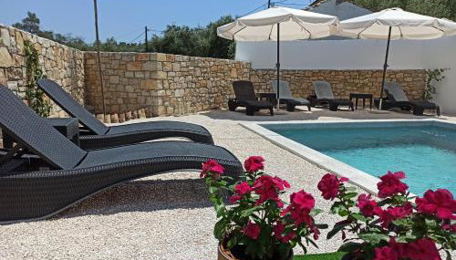 Avra - Photo 5