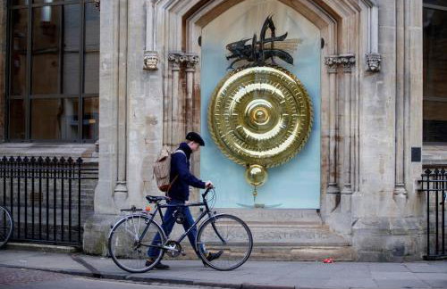 Lovely artist's home ecently refurbished - Photo 29