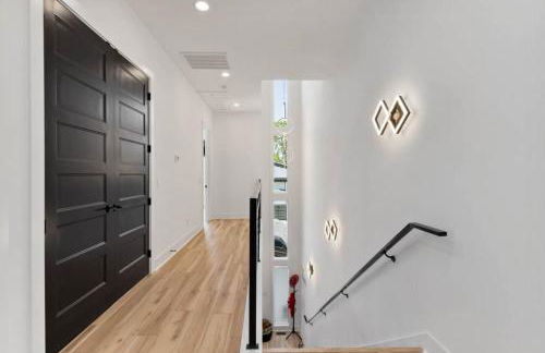 Luxurious 4bd home sleeps 12 minutes to downtown with parking - Foto 21