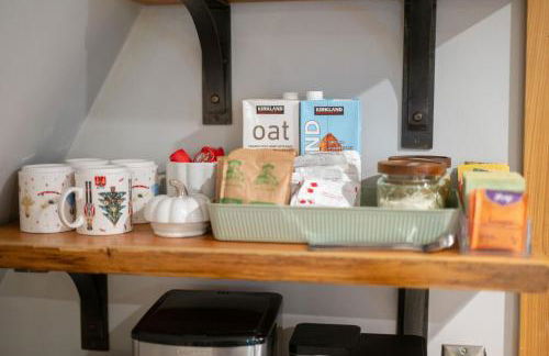 Secluded Forest Cabin with Hot Tub and Private Waterfall - Foto 45