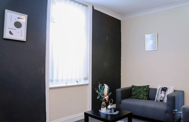 Beautiful 5-bed House Roker Beach - Photo 25