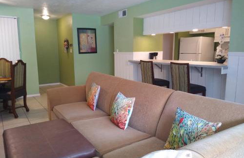 Affordable Two Bedroom Tropical Condo - Private Beach, Pools, Hot Tub - Foto 36