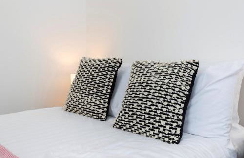 2-Bed House•Free Parking•WiFi•Long Stays Welcome - Photo 12