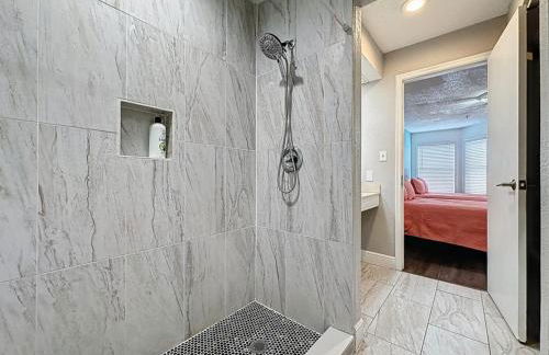 Two bed condo in Parkway Palms Resort condo - Foto 14