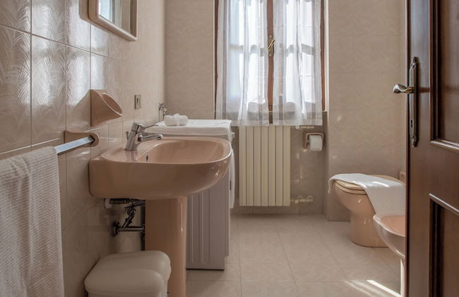 Spacious Villa Over two Floors, Amazing View and Private Garden for 9 Guests - Photo 16