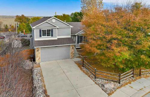 4BR w Fireplace Backyard BBQ near Peterson AFB - Foto 5