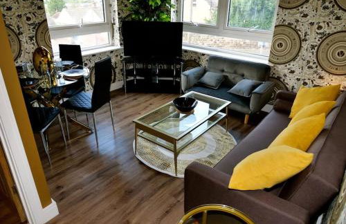 Stunningly Opulent Gold Apartment Near Sheffield FULL SKY TV - Foto 46