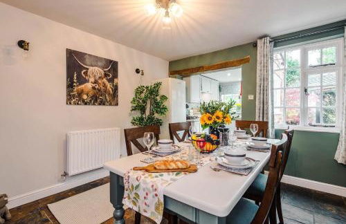 Beautiful Cozy Cottage in Sandbach by 53 Degrees Property, Sleeps 4 with FREE Parking - Photo 9