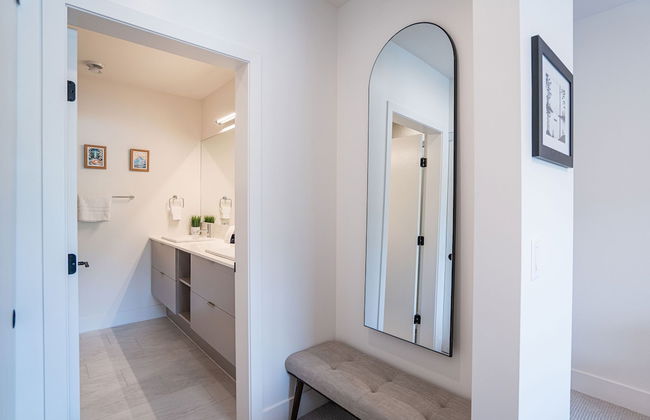 Huckin' Harry's by Revelstoke Vacations - Photo 35