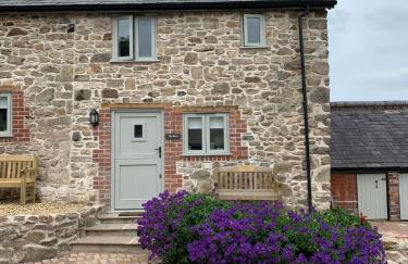 The Barn at Pentregaer Ucha, with tennis court and lake - Foto 23