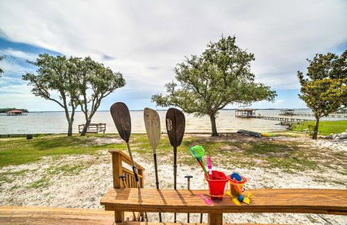 Waterfront Perdido Beach House with Canoes and Kayaks! - Foto 3